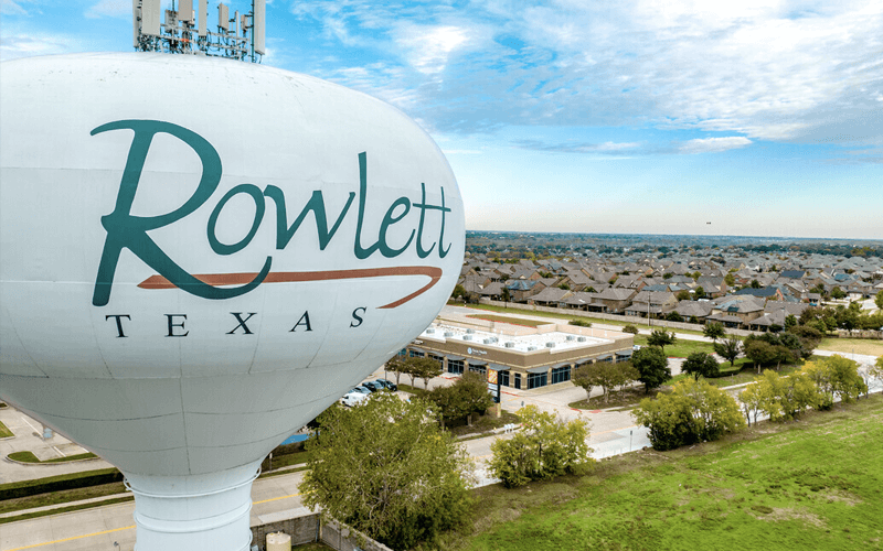 Picture of Rowlett water tower with the city in the background